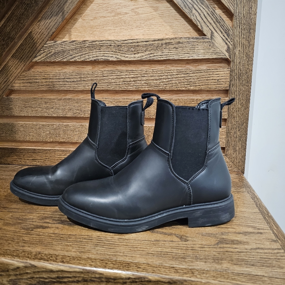 Elements Black boots